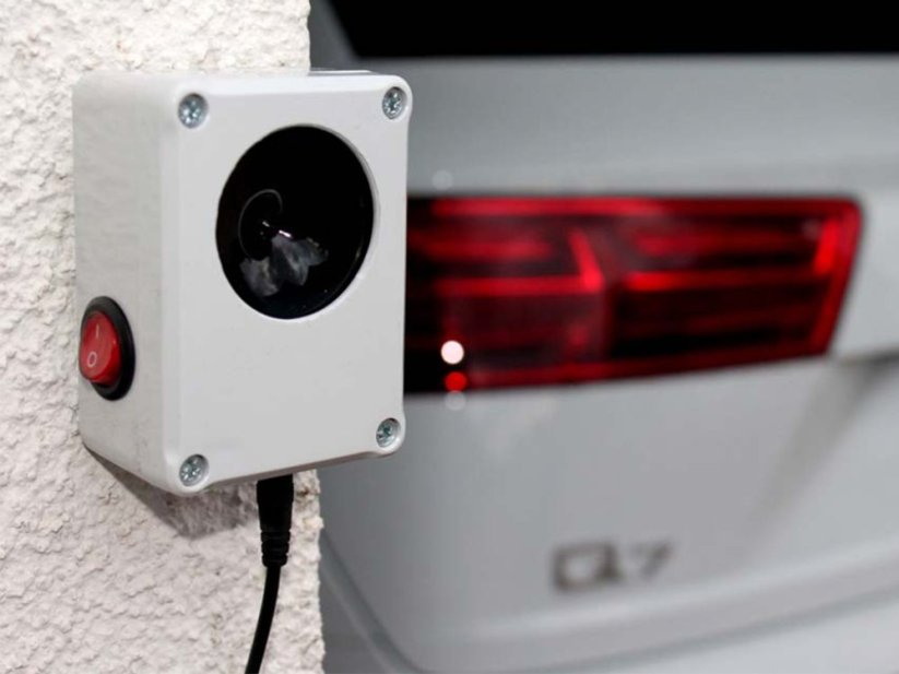 Vodotěsný ultrazvukový plašič na kuny, myši a potkany DRAGON ULTRASONIC C100