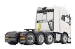 Model tahače těžkých nákladů Volvo FH5 truck 8x4 bílý MarGe 132 zadní pohled Model tahače těžkých nákladů Volvo FH5 truck 8x4 bílý MarGe 132 zadní pohled