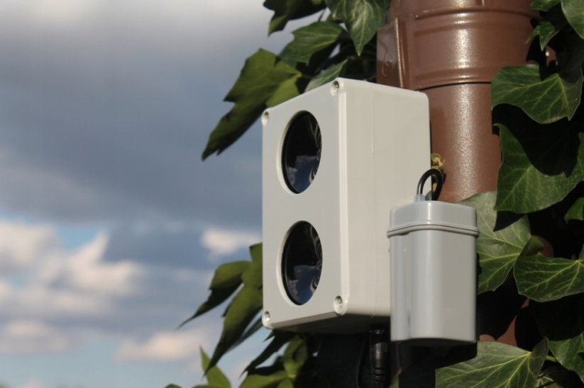 Vodotěsný ultrazvukový plašič na kuny, myši a potkany DRAGON ULTRASONIC CH200 | 2x reproduktor