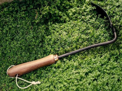 Motyčka čtvercová Barebones na zahradu jedině s Barebones Motyčka čtvercová Barebones na zahradu jedině s Barebones