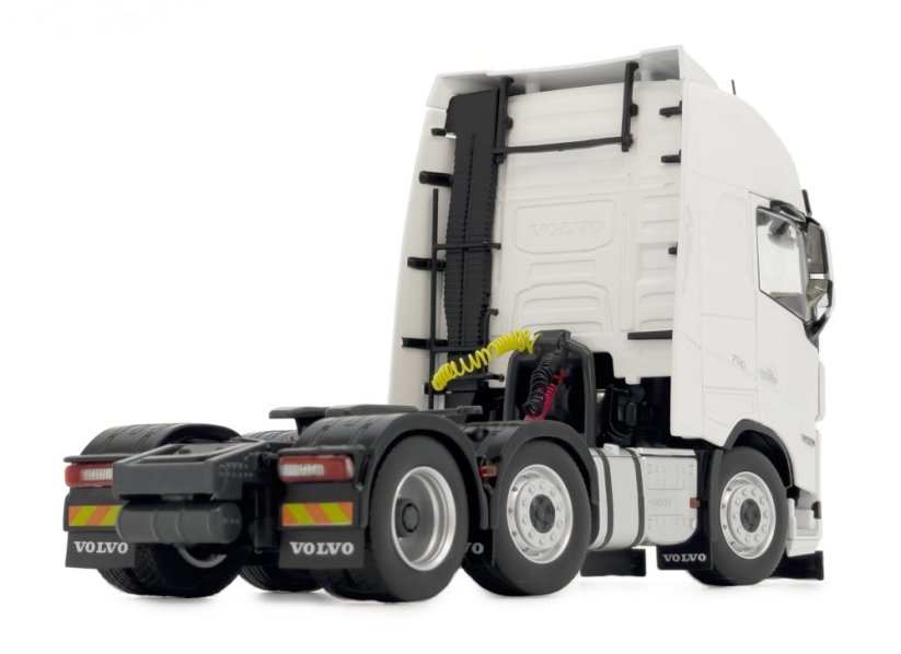 Model tahače Volvo FH5 truck 6x2 Bílá Marge 132 zadní pohled