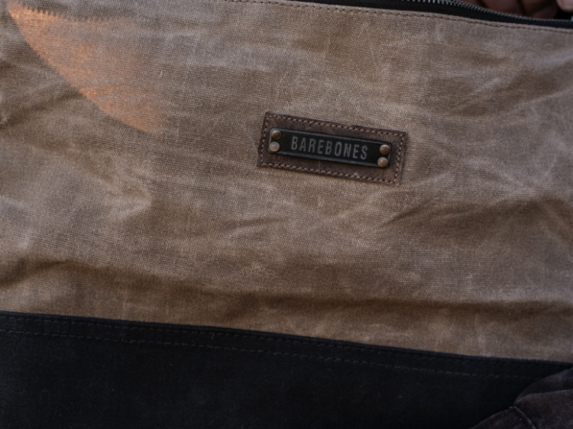 NEELUM LARGE ZIPPER POUCH Barebones maximální důraz na detaily tašky